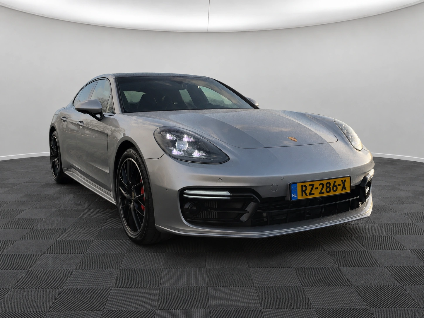 Porsche Panamera in Rubber Grid Studio